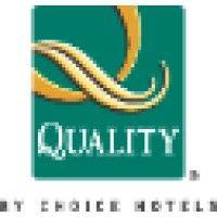 quality suites, oakville logo image