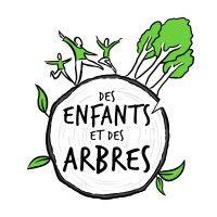 des enfants et des arbres