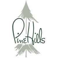 pine hills country club logo image